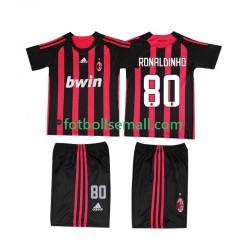 Matchtröjor AC Milan RONALDINHO 80 Retro 2008 2009 Kortärmad till Barn (1:a ställ)