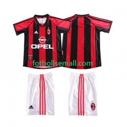 Matchtröjor AC Milan Retro 1998 1999 Kortärmad till Barn (1:a ställ) Matchtröjor AC Milan Retro 1998 1999 Kortärmad till Barn (1:a ställ)