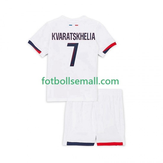 Matchtröjor Paris Saint-Germain Khvicha Kvaratskhelia 7 2025-2026 Kortärmad till Barn (2:a ställ)