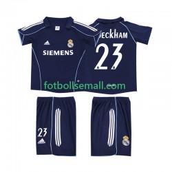Matchtröjor Real Madrid BECKHAM 23 Retro 2005 2006 Kortärmad till Barn (2:a ställ) Matchtröjor Real Madrid BECKHAM 23 Retro 2005 2006 Kortärmad till Barn (2:a ställ)