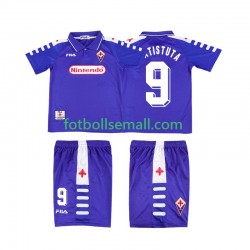 Matchtröjor Fiorentina BATISTUTA 9 Retro 1998 1999 Kortärmad till Barn (1:a ställ) Matchtröjor Fiorentina BATISTUTA 9 Retro 1998 1999 Kortärmad till Barn (1:a ställ)