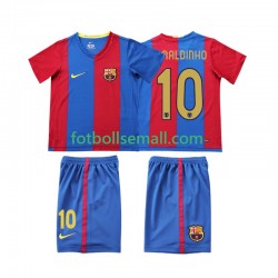 Matchtröjor FC Barcelona RONALDINHO 10 Retro 2006 2007 Kortärmad till Barn (1:a ställ)