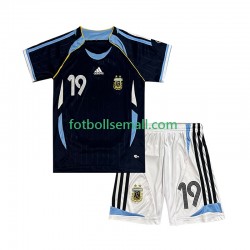 Matchtröjor Argentina Lionel Messi 19 Retro 2006 Kortärmad till Barn (2:a ställ)