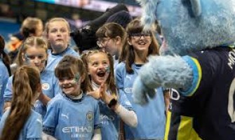 Manchester City har värvat den unge spelaren Rayan Cherki.