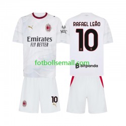 Matchtröjor AC Milan Rafael Leao 10 2026-2027 Kortärmad till Barn (2:a ställ) Matchtröjor AC Milan Rafael Leao 10 2026-2027 Kortärmad till Barn (2:a ställ)