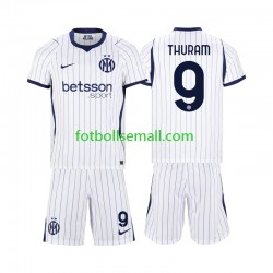 Matchtröjor Inter Milan Marcus Thuram 9 2026-2027 Kortärmad till Barn (2:a ställ) Matchtröjor Inter Milan Marcus Thuram 9 2026-2027 Kortärmad till Barn (2:a ställ)