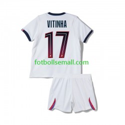 Matchtröjor Paris Saint-Germain Vitinha 17 2026-2027 Kortärmad till Barn (2:a ställ)
