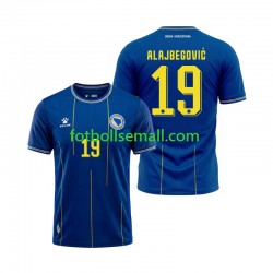Matchtröjor Bosnien och Hercegovina Kerim Alajbegovic 19 World Cup 2026 Kortärmad till Herr (1:a ställ) Matchtröjor Bosnien och Hercegovina Kerim Alajbegovic 19 World Cup 2026 Kortärmad till Herr (1:a ställ)