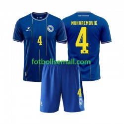 Matchtröjor Bosnien och Hercegovina Tarik Muharemovic 4 World Cup 2026 Kortärmad till Barn (1:a ställ) Matchtröjor Bosnien och Hercegovina Tarik Muharemovic 4 World Cup 2026 Kortärmad till Barn (1:a ställ)