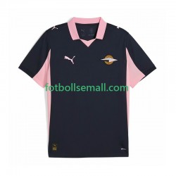Matchtröjor Palermo 2025-2026 Kortärmad till Herr (2:a ställ) Matchtröjor Palermo 2025-2026 Kortärmad till Herr (2:a ställ)